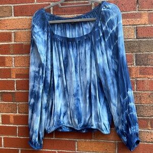 Blue ans white lightweight top